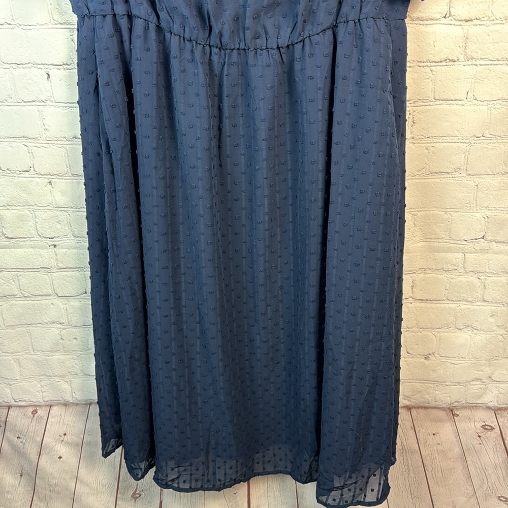 BloomChic Elegant Navy Blue V Neck Dot Dress Size Large - Picture 6 of 8